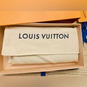 Authentic Louis Vuitton large zippy wallet in Rose Ballerine Like New used once